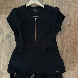 Jaanuu Scrub Set - Black, Tulip Top